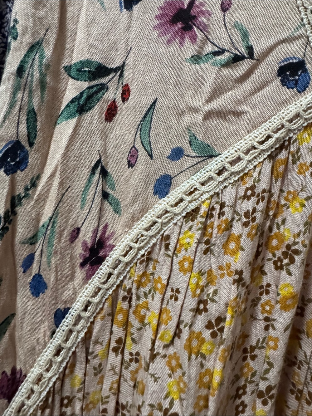 Women's Patchwork Floral V-Neck Tunic Top in Beige - Picture 11 of 12
